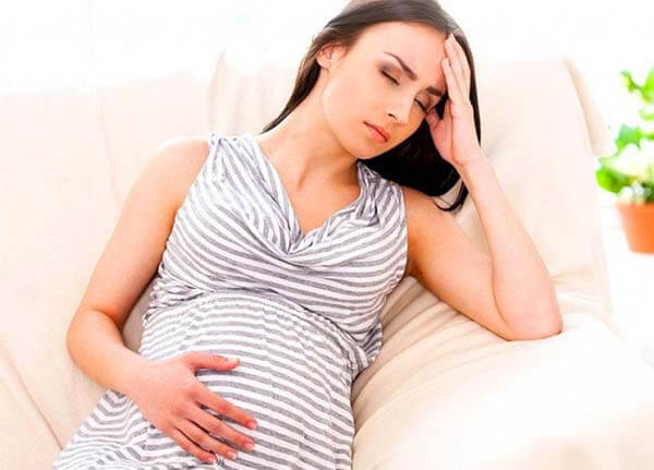 Mẹ bầu nên cẩn thận khi bị đau đầu trong thai kỳ