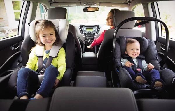 Vị trí lắp ghế ngồi ô tô an toàn nhất cho bé