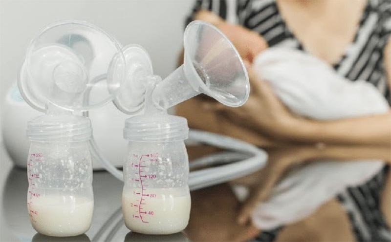 Máy hút sữa giúp mẹ bỉm dự trữ được lượng sữa mẹ thừa sau mỗi cữ của bé