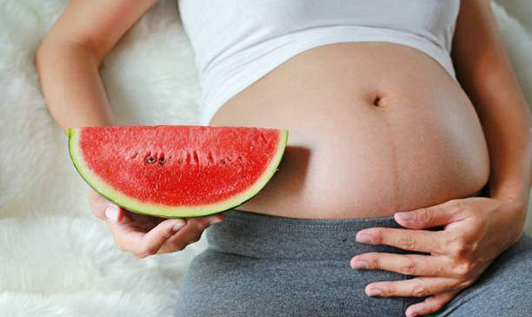 Mẹ bầu có nên ăn dưa hấu không?
