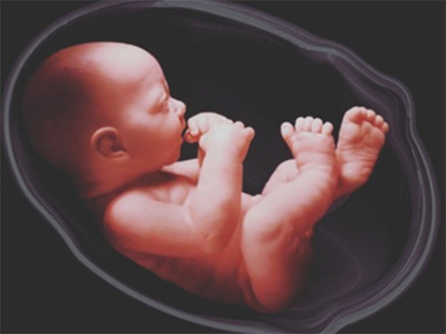 Nước ối có màu gì? Nước ối đục có sao không?