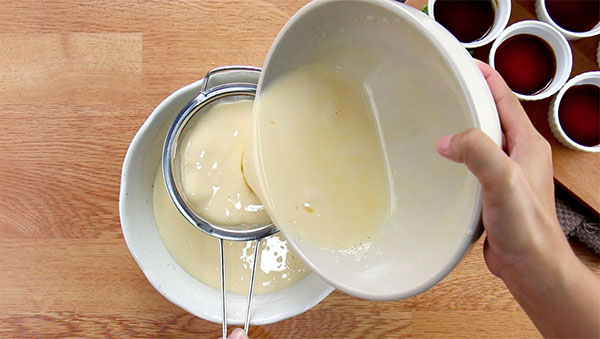 Cách làm bánh Flan từ sữa mẹ hoặc sữa công thức (2)