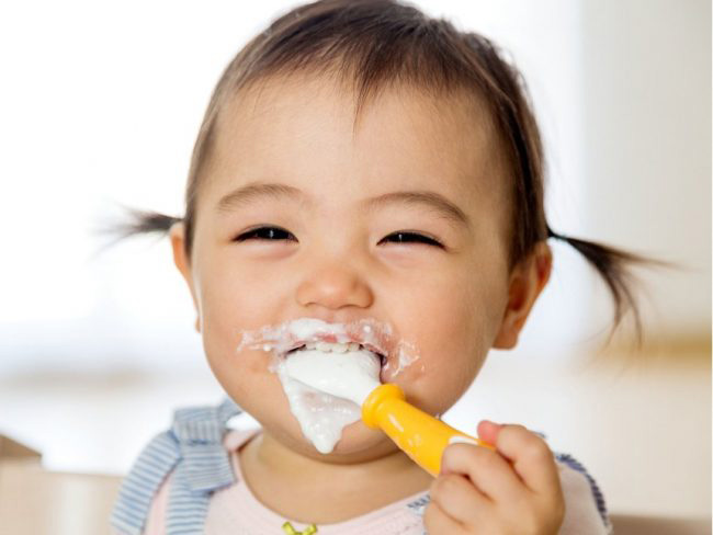 Trẻ 6 tháng tuổi đã ăn được váng sữa chưa?
