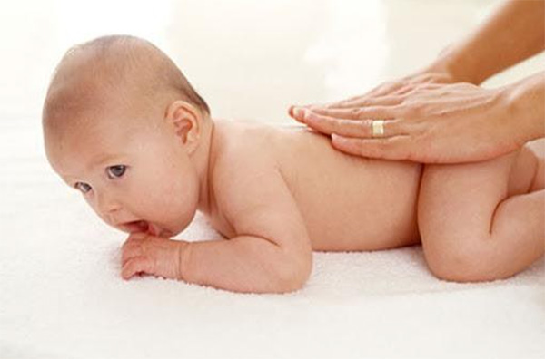 Cách chữa nấc cụt cho trẻ sơ sinh hiệu quả