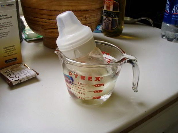 Hướng dẫn cách hâm sữa mẹ an toàn, đảm bảo dinh dưỡng cho trẻ