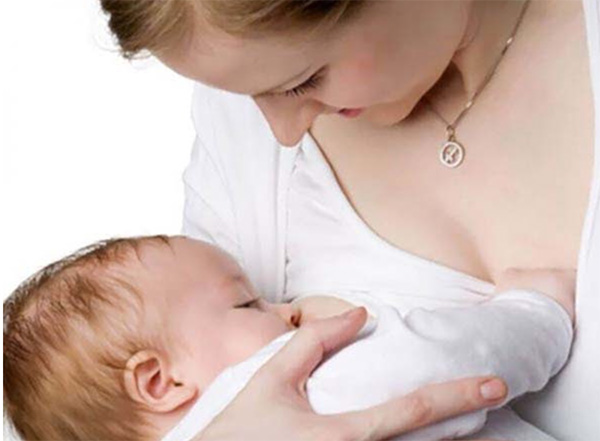 Sữa mẹ có chứa kháng thể giúp trẻ được nâng cao hệ miễn dịch