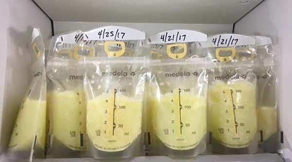 Sữa mẹ sau khi rã đông để được bao lâu ở nhiệt độ thường?