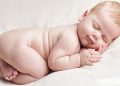 Trẻ 4 tháng tuổi biết làm gì?