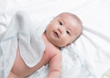 Khăn sữa cho bé dùng để làm gì?